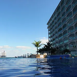 El Cantil Aparthotel